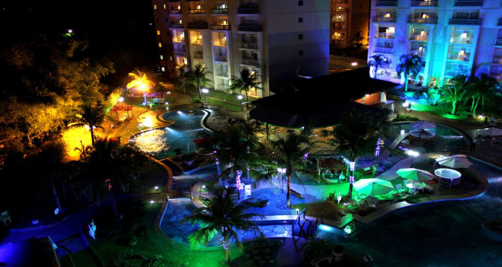 thermas de olimpia resort by mercure piscina noturna